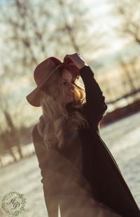34_auroraphotoralis_outdoorshooting_th&uuml;ringen_women_winter_Portrait_portraitfotografin_fotografin_Mara_Swieczkowski_germany_hildburghausen